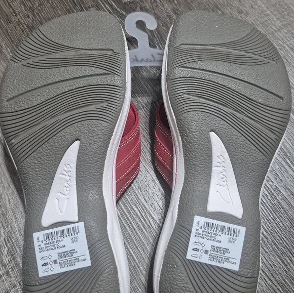 Clarks Women's Size 6 Red Flip Flops - Picture 5 of 10